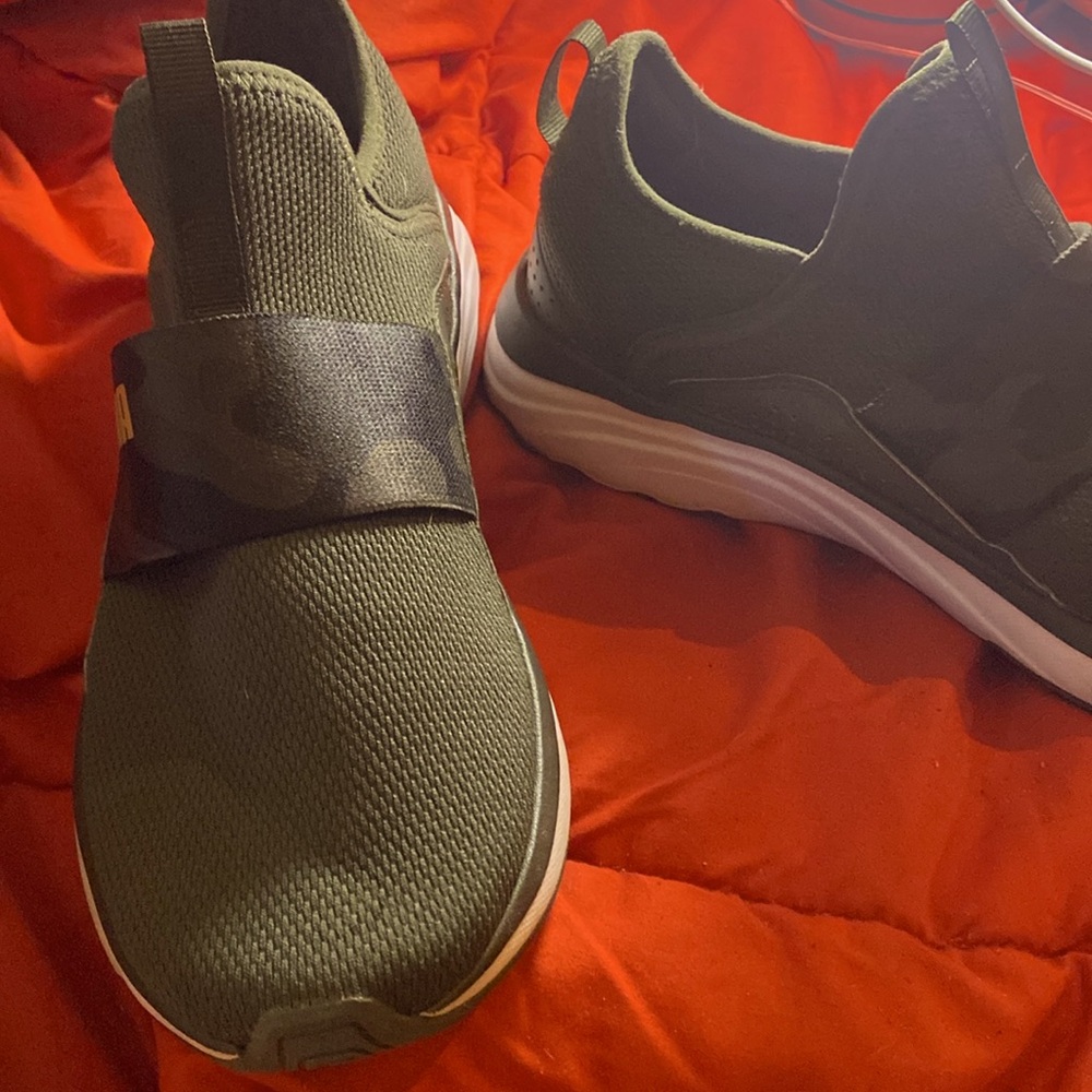 PUMA - Women's Shoes Sz 8.5